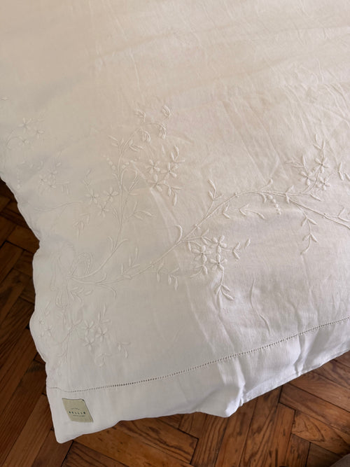 Edredon Coton ancien brodé de fleurs et monogramme GR – 200 × 90 cm