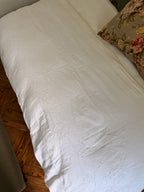 Edredon Coton ancien brodé de fleurs et monogramme GR – 200 × 90 cm
