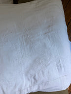 Edredon Coton ancien brodé de fleurs et monogramme GR – 200 × 90 cm
